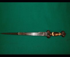 Дага (кинжал милосердия). 16 век. Западная Европа. Ручка кость.