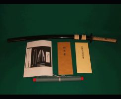 Редко встречающийся тип японского меча Катана. Необычная геометрия клинка. На клинке присутствуют элементы гравировки. Длинная киссаки. 1320 год. Два сертификата. 